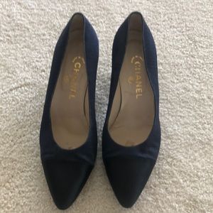 Royal Navy blue Chanel pumps